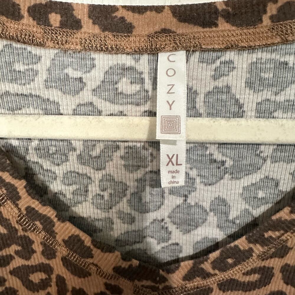 Cozy women’s pull over tee v neck long sleeves cheetah print size 1X - Picture 3 of 8